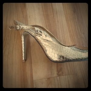 Sexy  GOLD high heel. RB riverberry